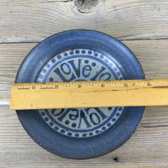Vintage Studio Pottery LOVE Shallow Bowl Blue & Beige Handcrafted Typography Art - Picture 7 of 8